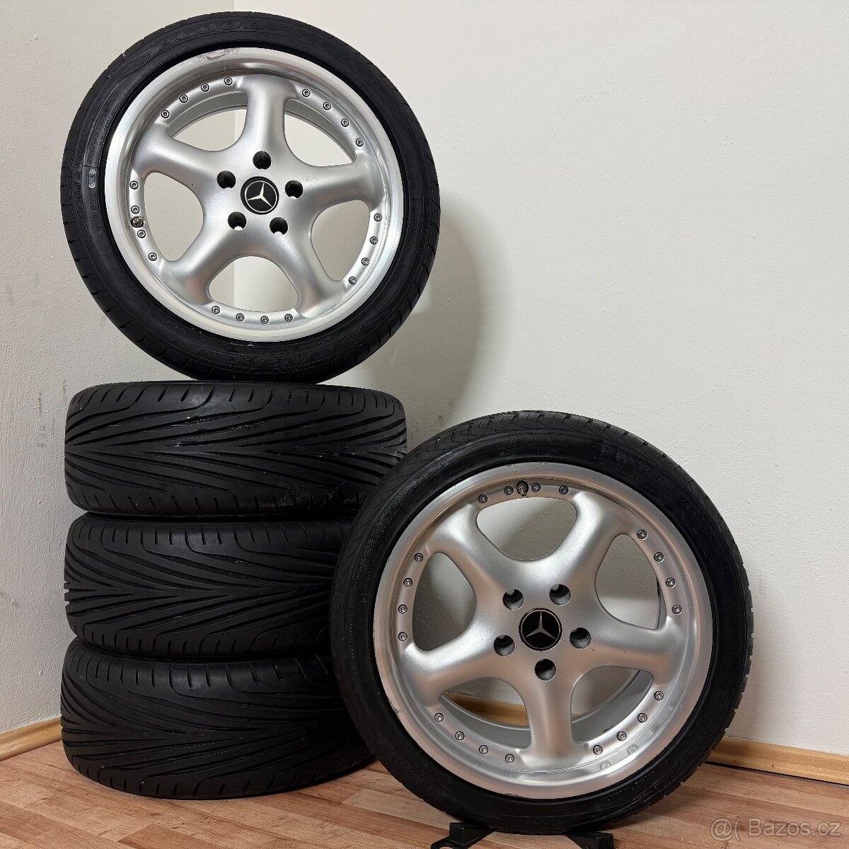 5KS MERCEDES E W124 5x112 R17 ET35+LETNÍ 215/45r17