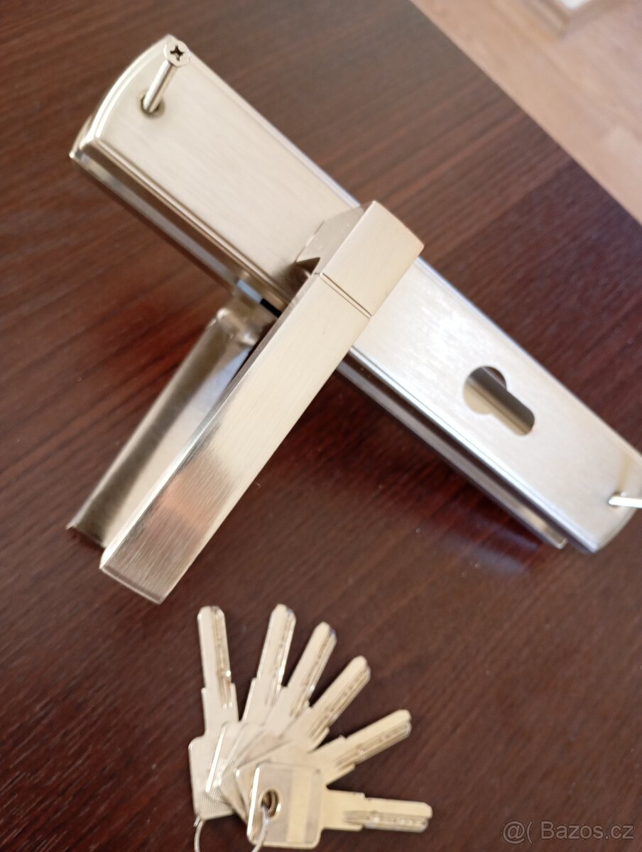 Bezpečnostní dveře