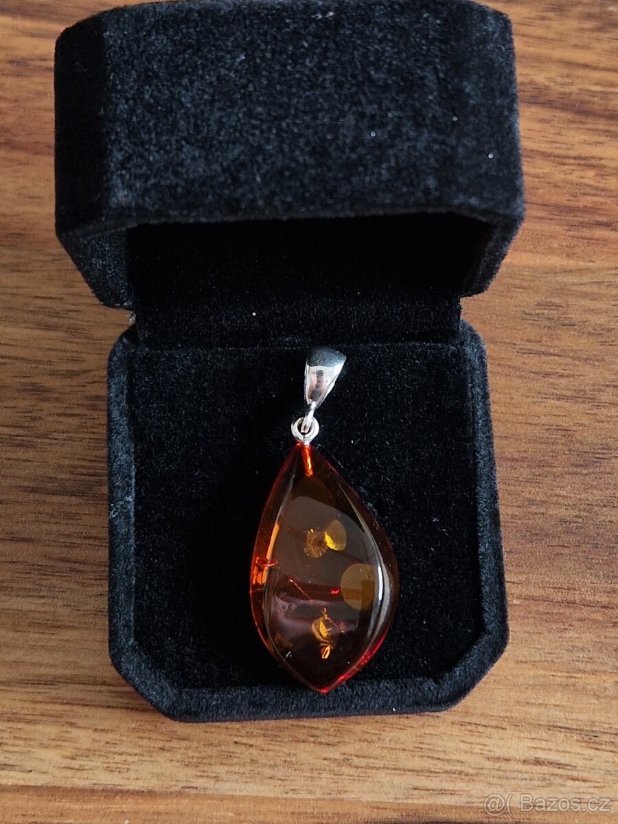 Nový krásný velký stříbrný přívěsek s jantarem