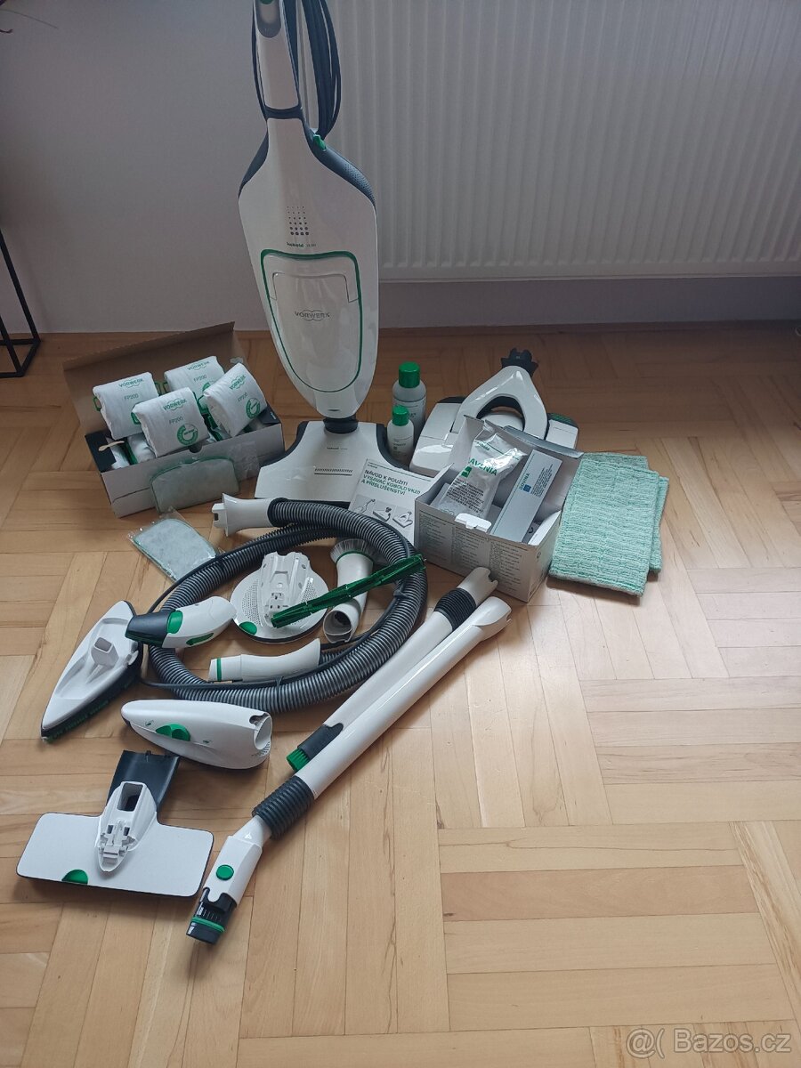 Vorwerk Kobolt VK200 včetně příslušenství.