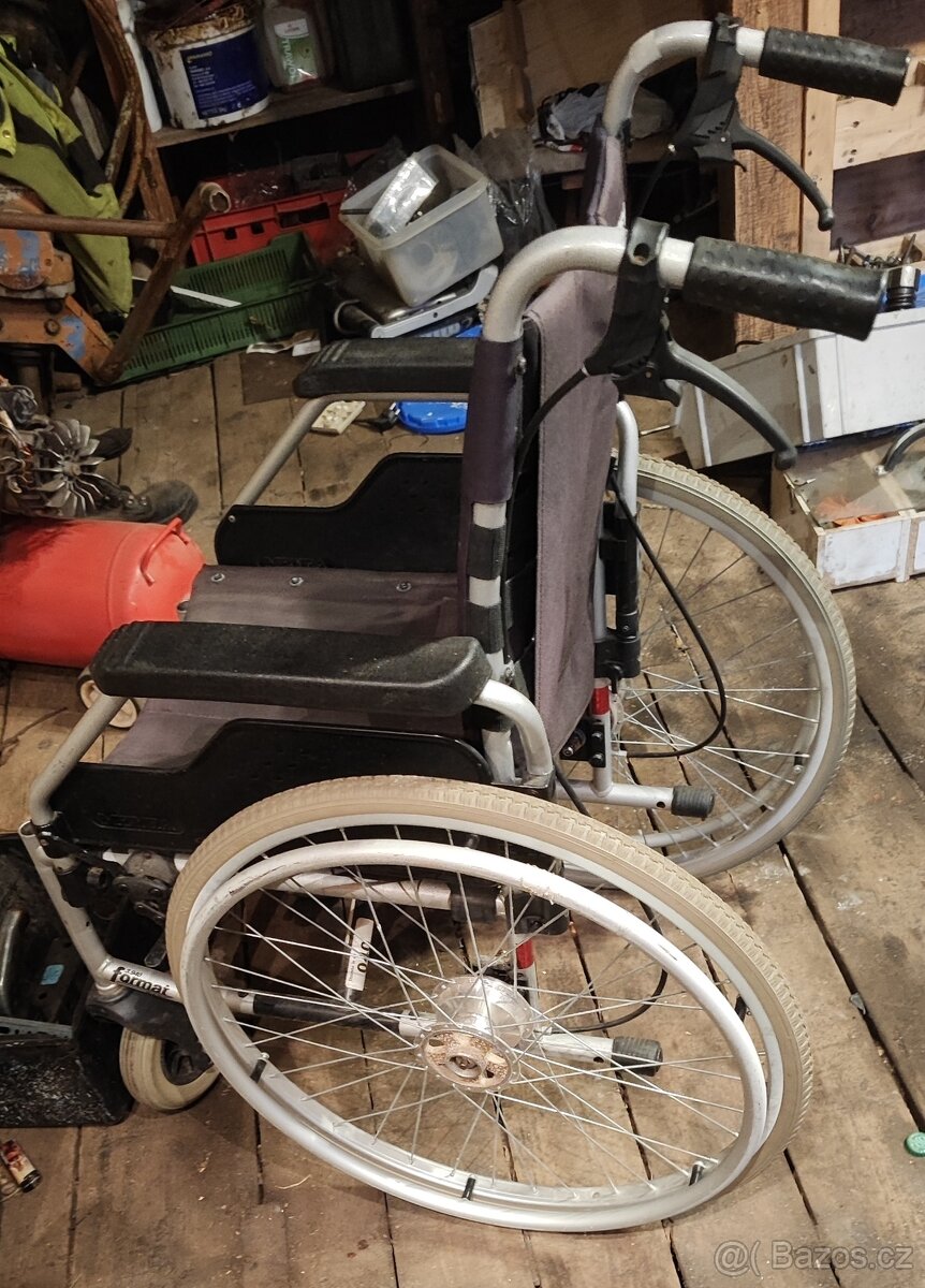 Invalidní vozík