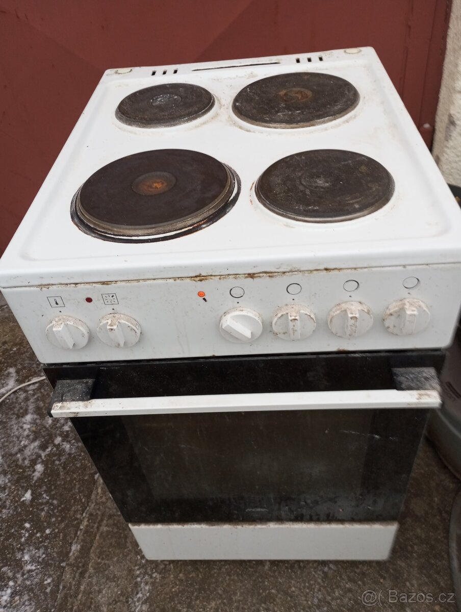 Prodam elektro sporak