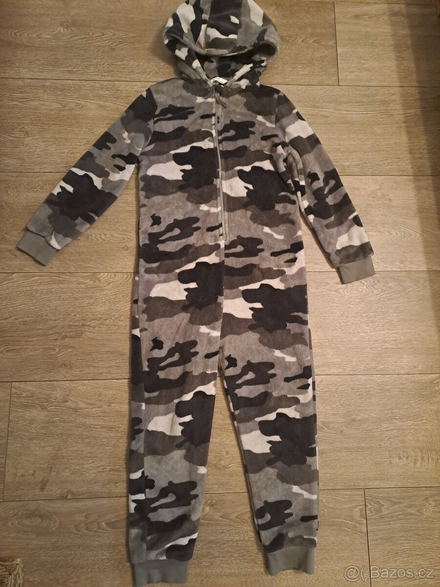 M&S Overal plyšový 9-10 let.