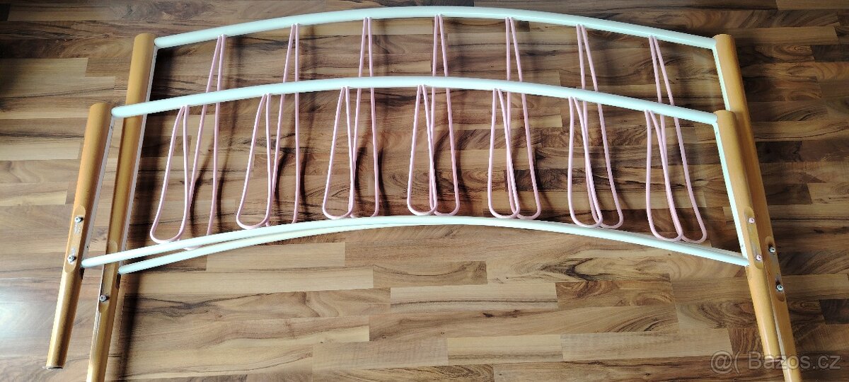 Italská postel 190x160cm bez roštu