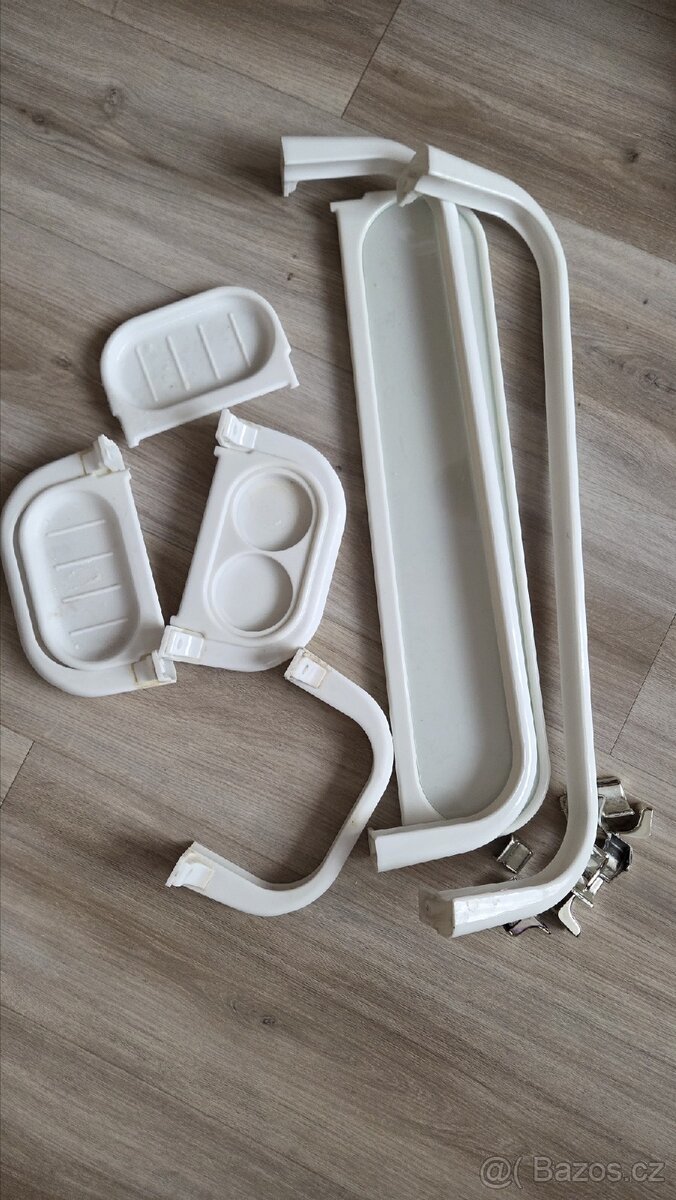 Plastové držáky do koupelny