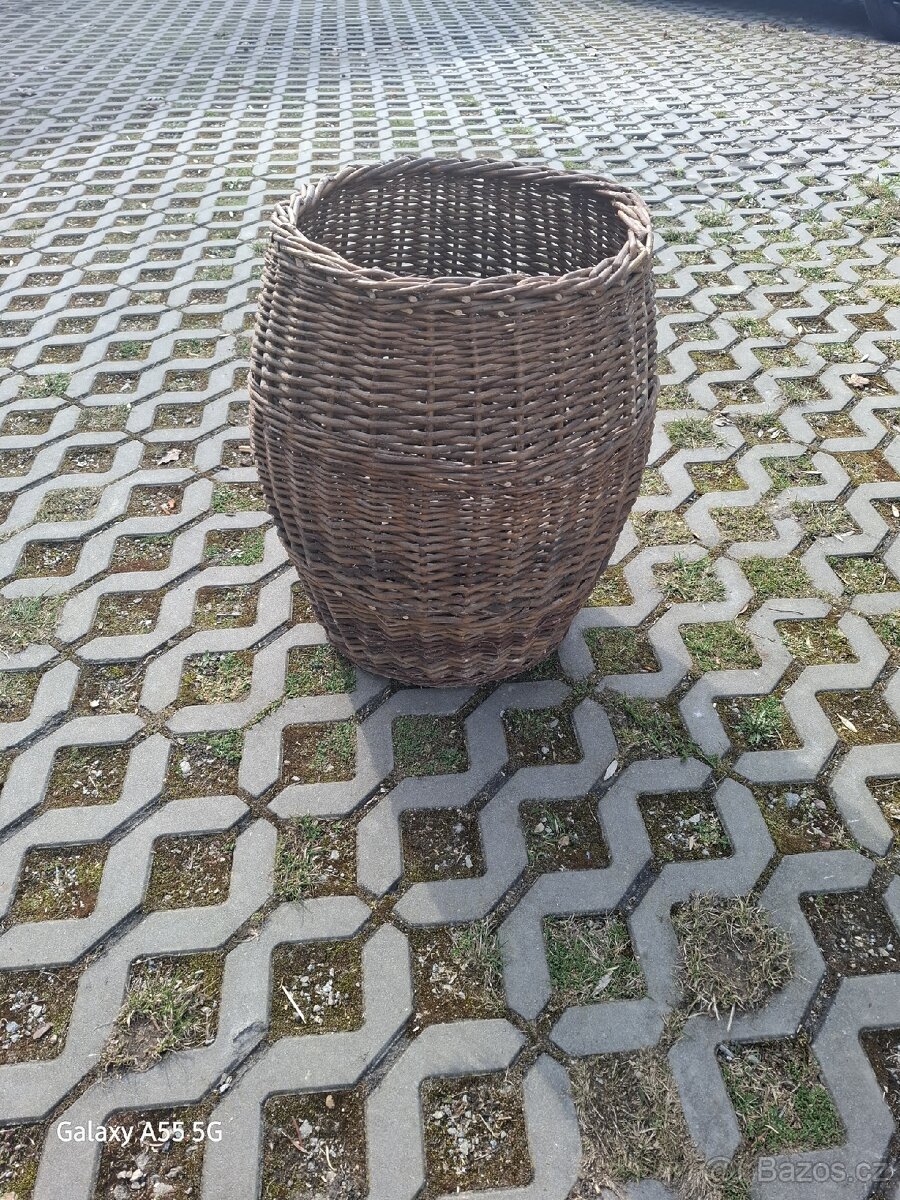 Proutěný koš