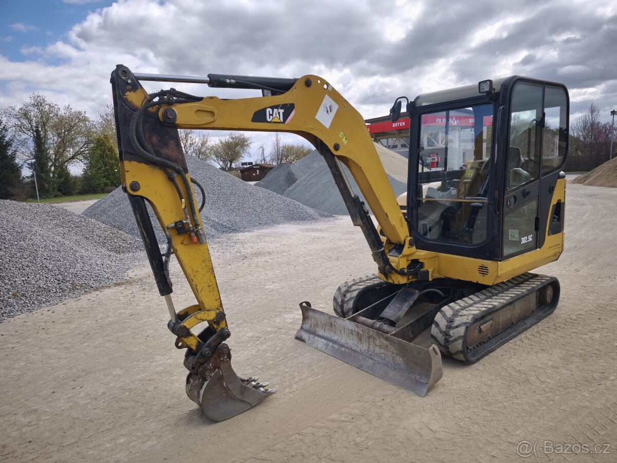 Minirypadlo CAT 302.5 2,8t