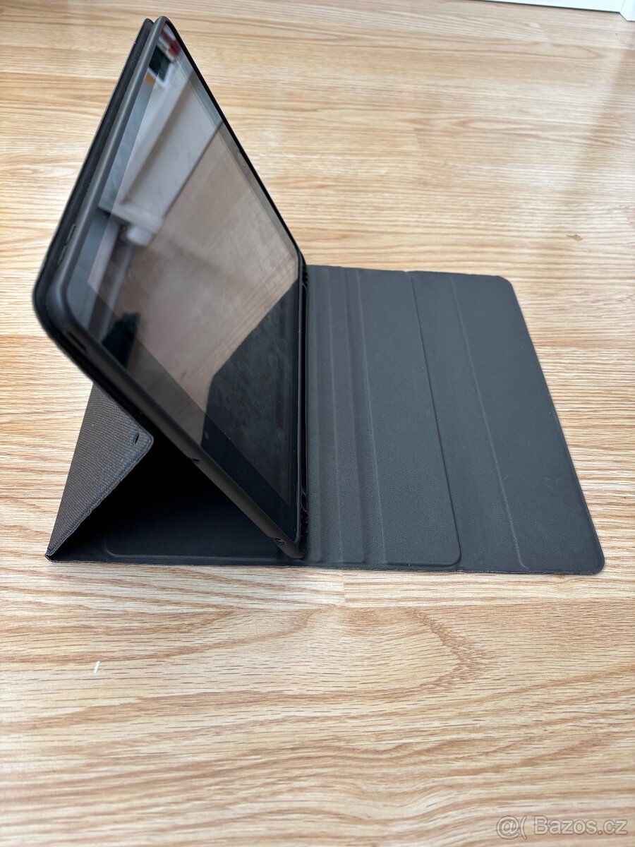 Pouzdro s klávesnicí pro iPad 10.2