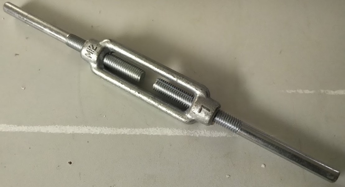 Napínače DIN 1480 zn tyč-tyč M12, pozink.