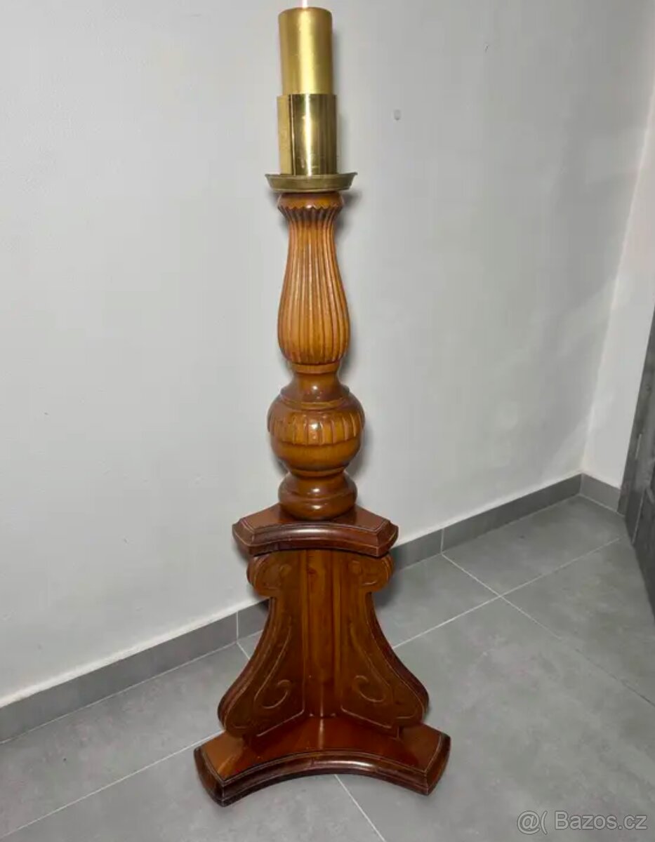 Starožitný dřevěný svícen z masivu