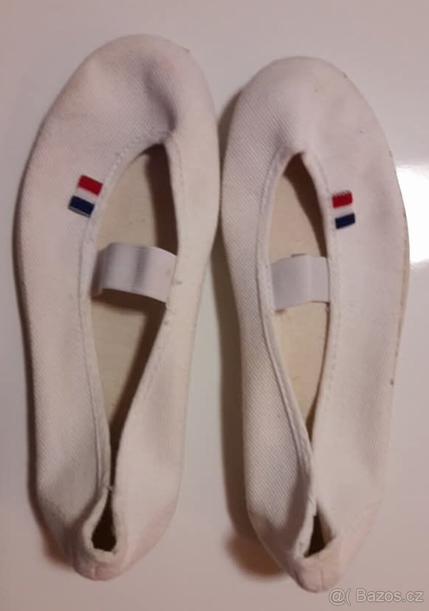 Retro dětské klasické cvičky "Jarmilky" vel. 33 1/2