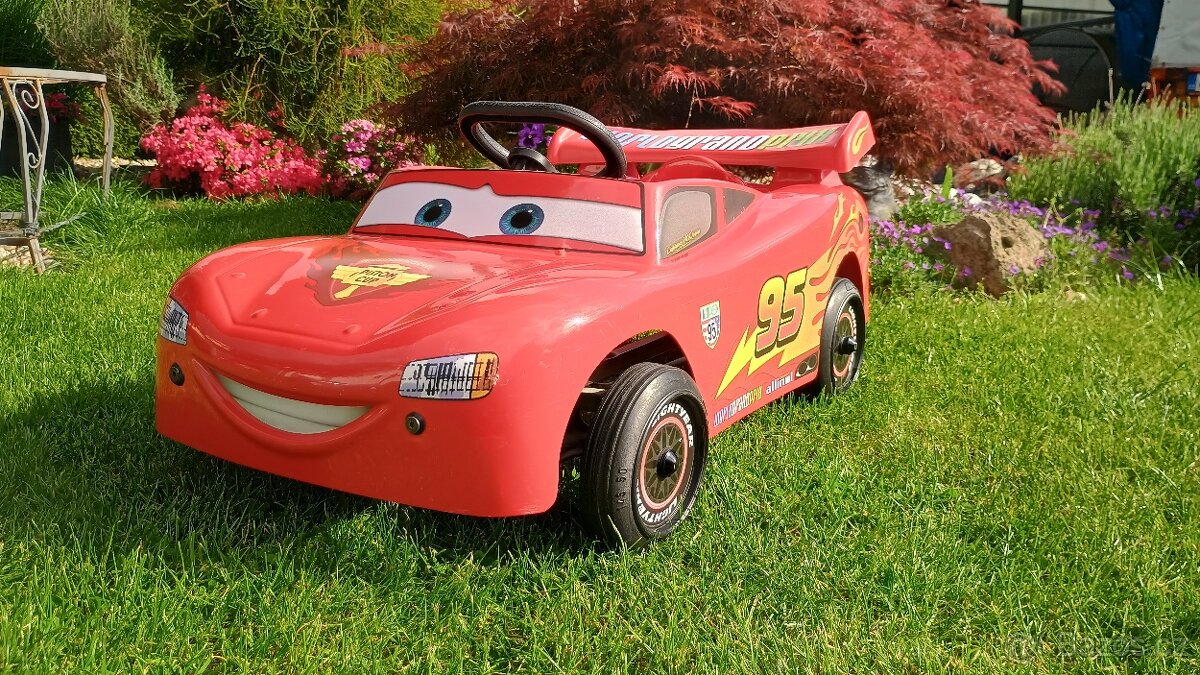 šlapací auto Disney CARS Blesk McQueen