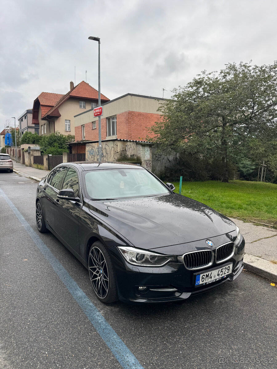 BMW - 320i (2012)