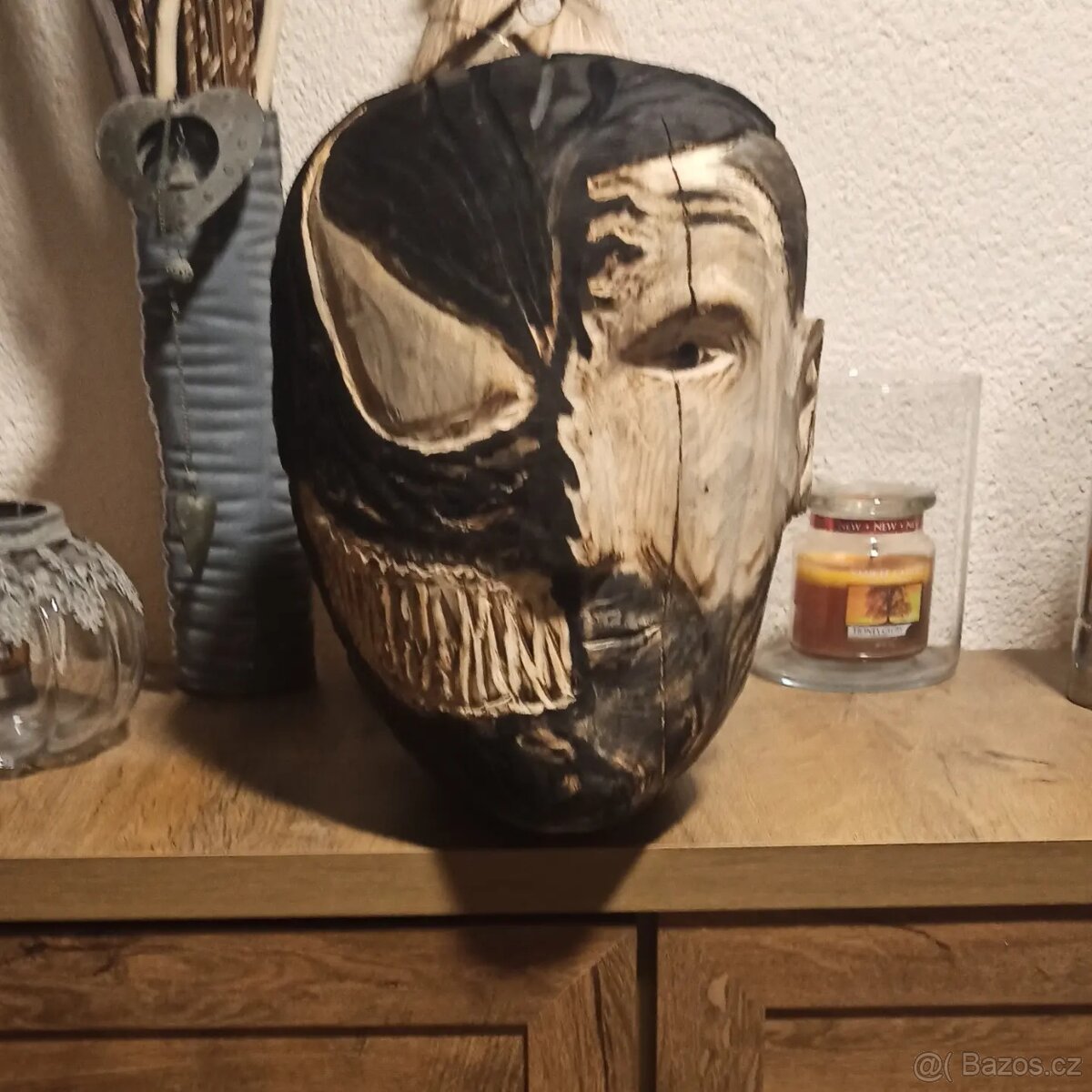 Venom vyřezany motorovou pilou