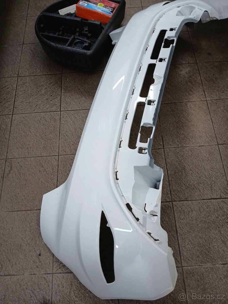 Zadní nárazník Ford Fiesta mk7 2008-2012 a výplň