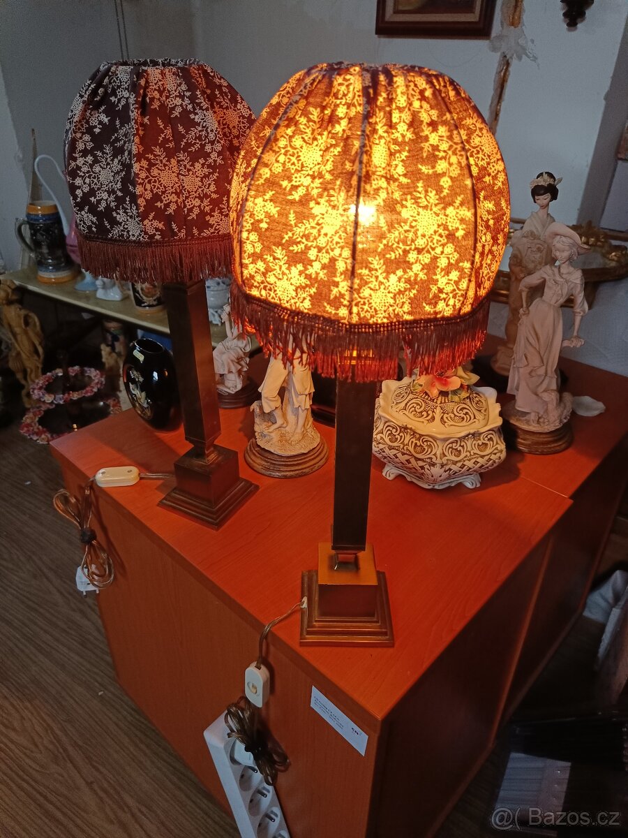 2 retro lampy na noční stolek