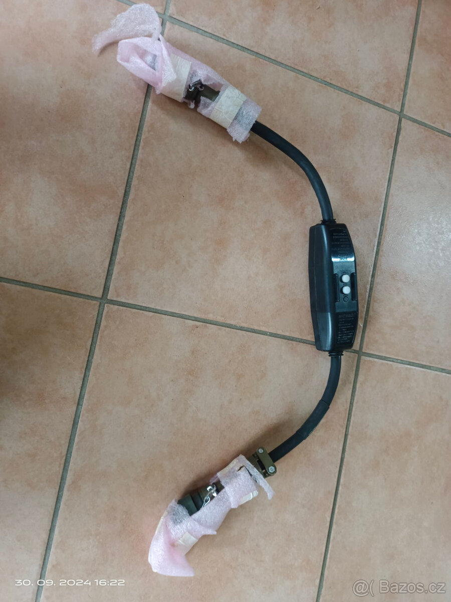 Prodlužovací kabel s proudovým chráničem US Army.