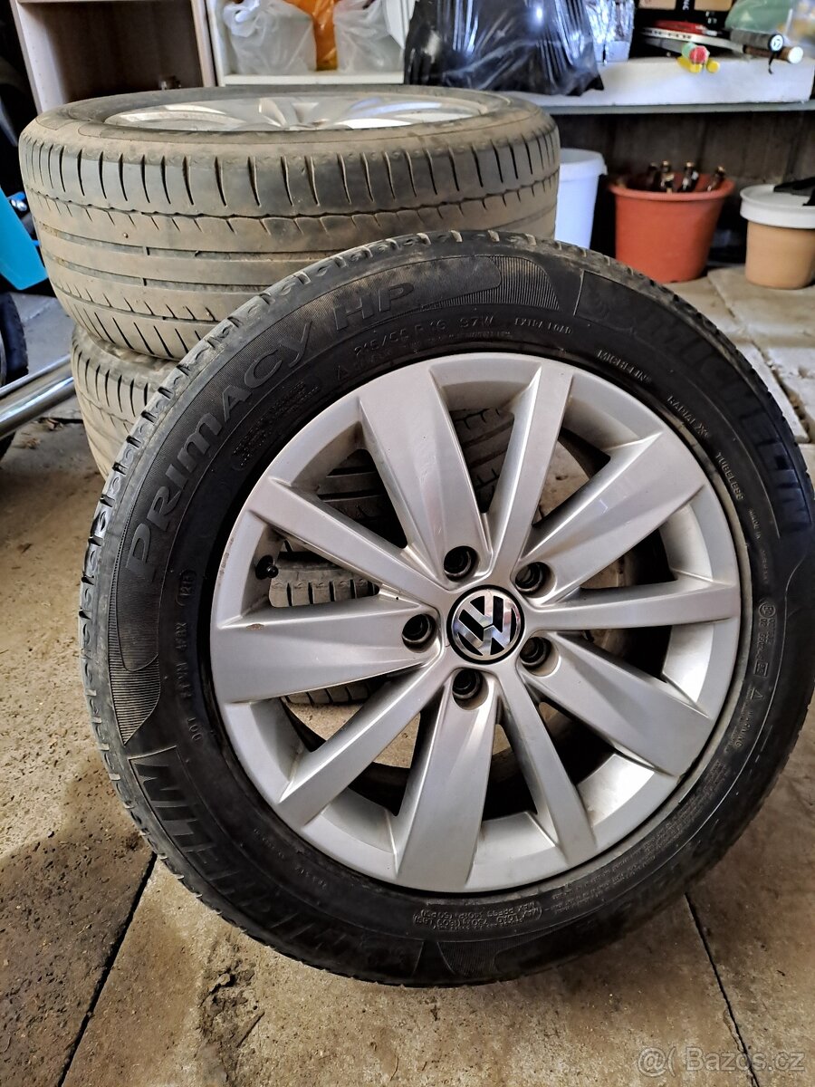 Alu orig letni sada Volkswagen 5x112 7J ET45 215/55 R16 97W