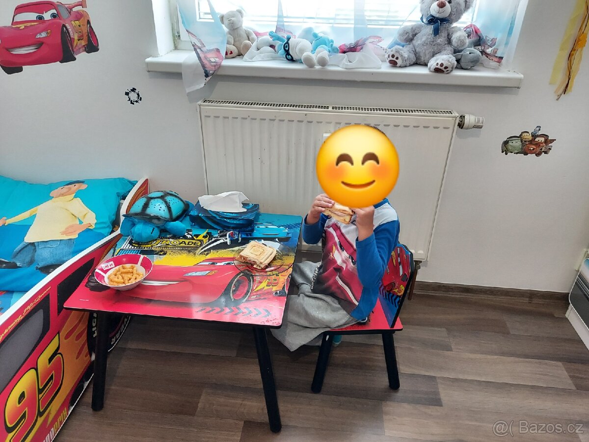 Dětský stoleček se židličkama