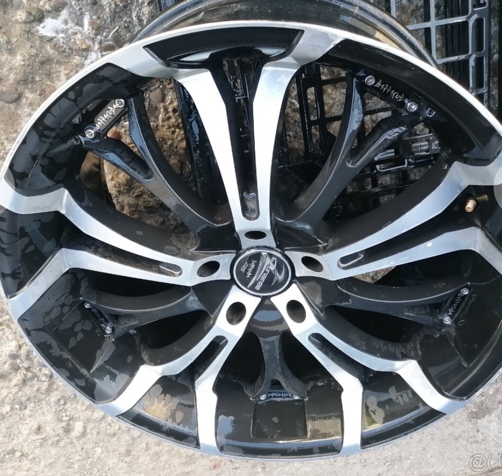 Alu Barracuda tsunamee  R 20”na řady  3.4.5 s pneu