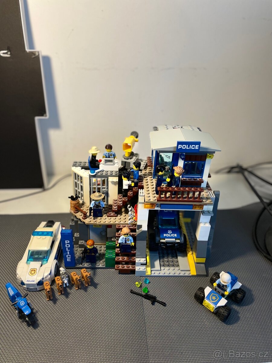 LEGO City 60174 Lesní policejní stanice + 60239