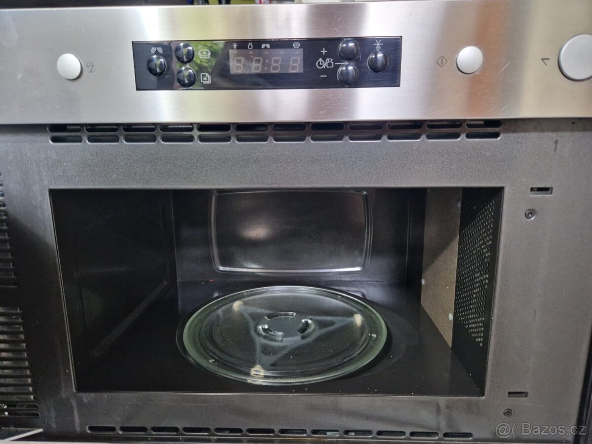 Vestavná mikrovlná trouba