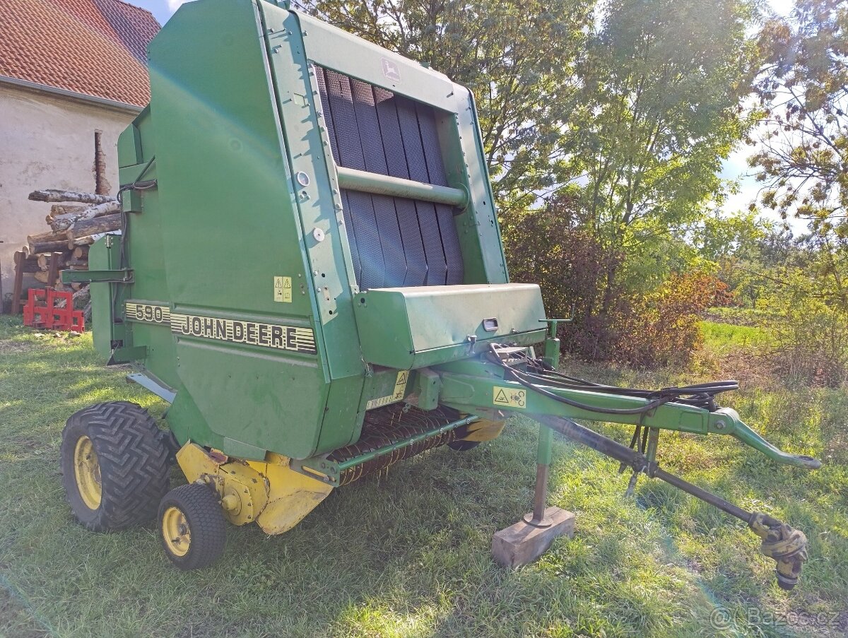 Lis na kulaté balíky John Deere 590