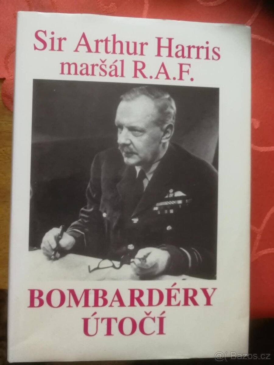 Bombardéry útočí