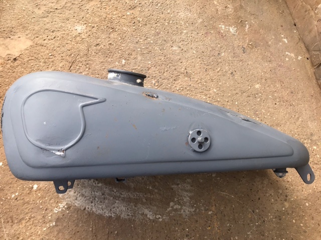 NSU 351, 501 OSL (601?) benzínová nádrž