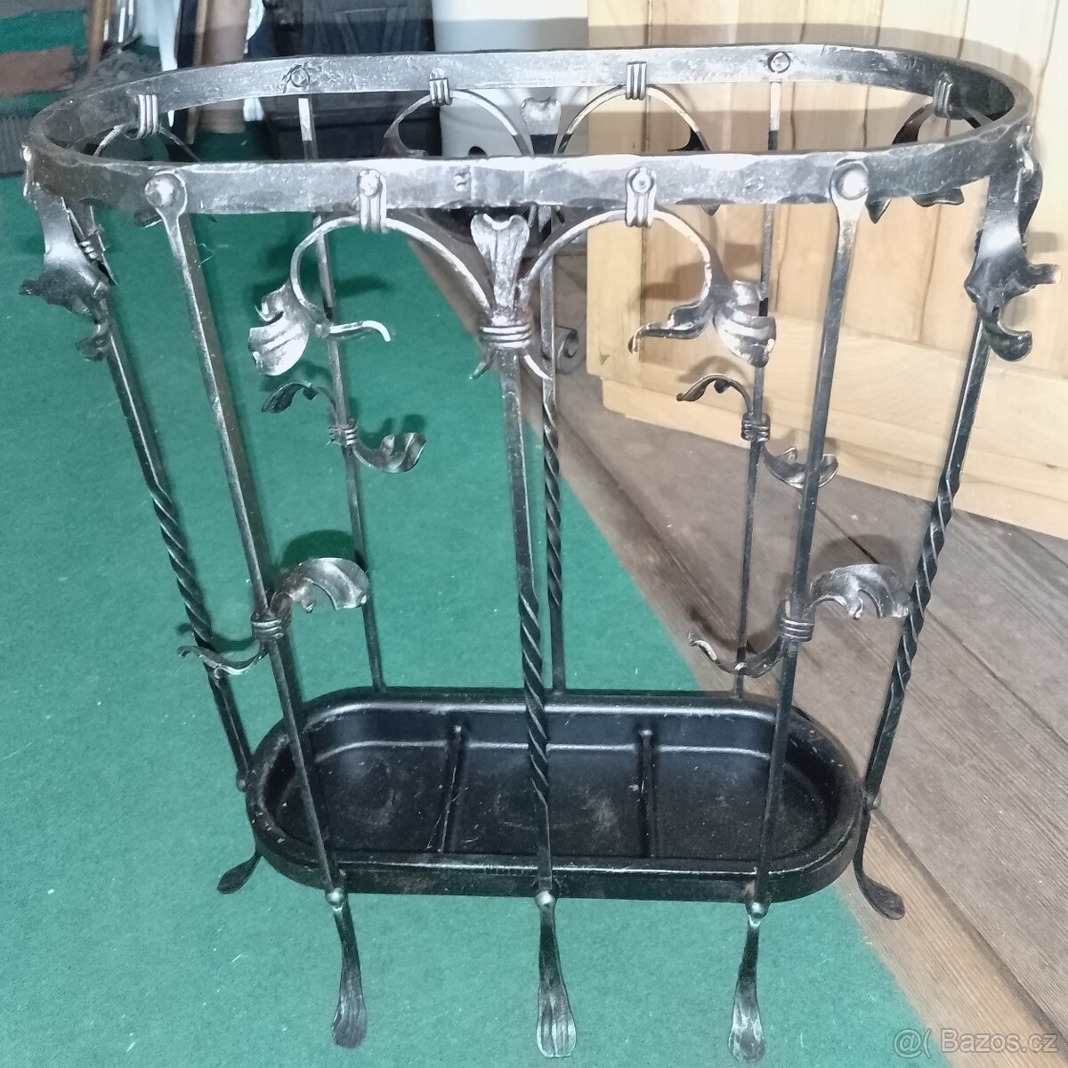 Kovaný stojan na deštníky - kovářská práce