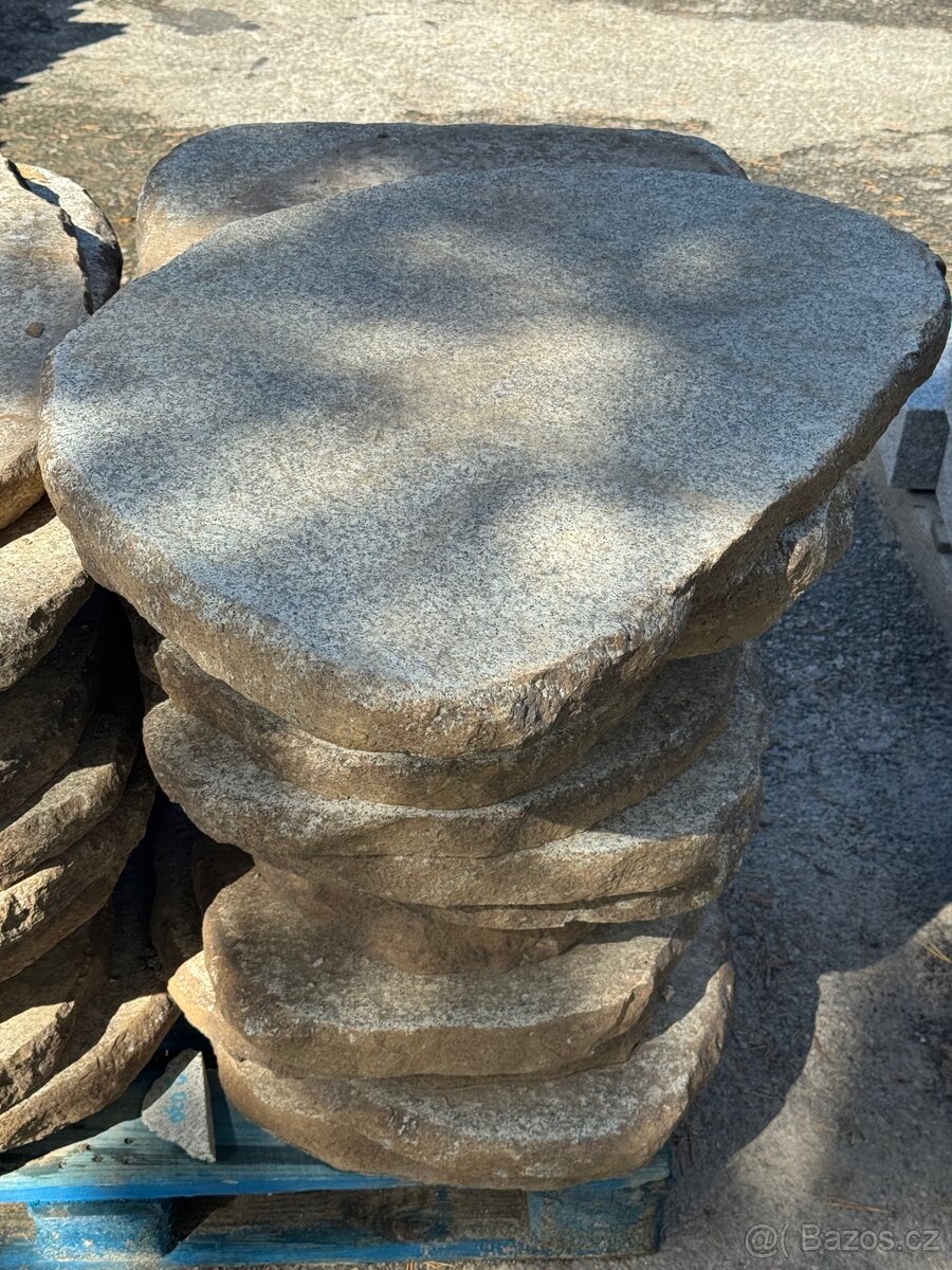 Nášlapné kameny / dlažba / nášlapy