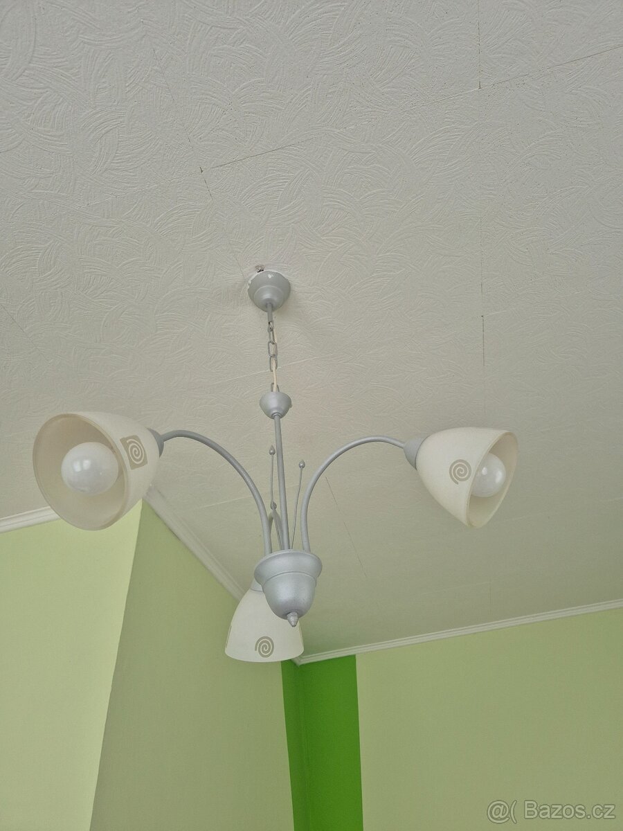 Bílo-šedý lustr (3 světla)