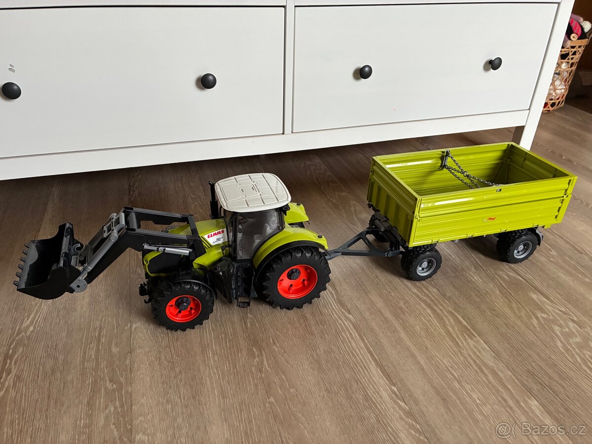 Traktor Bruder s vlečkou