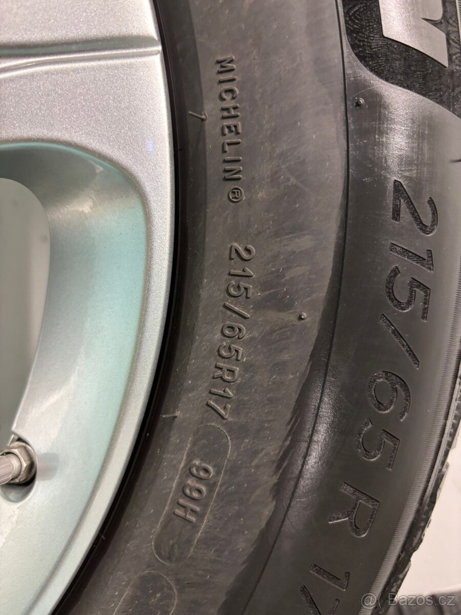 Zimní kola na Mercedes GLB / GLA (215/65 R17), Top stav