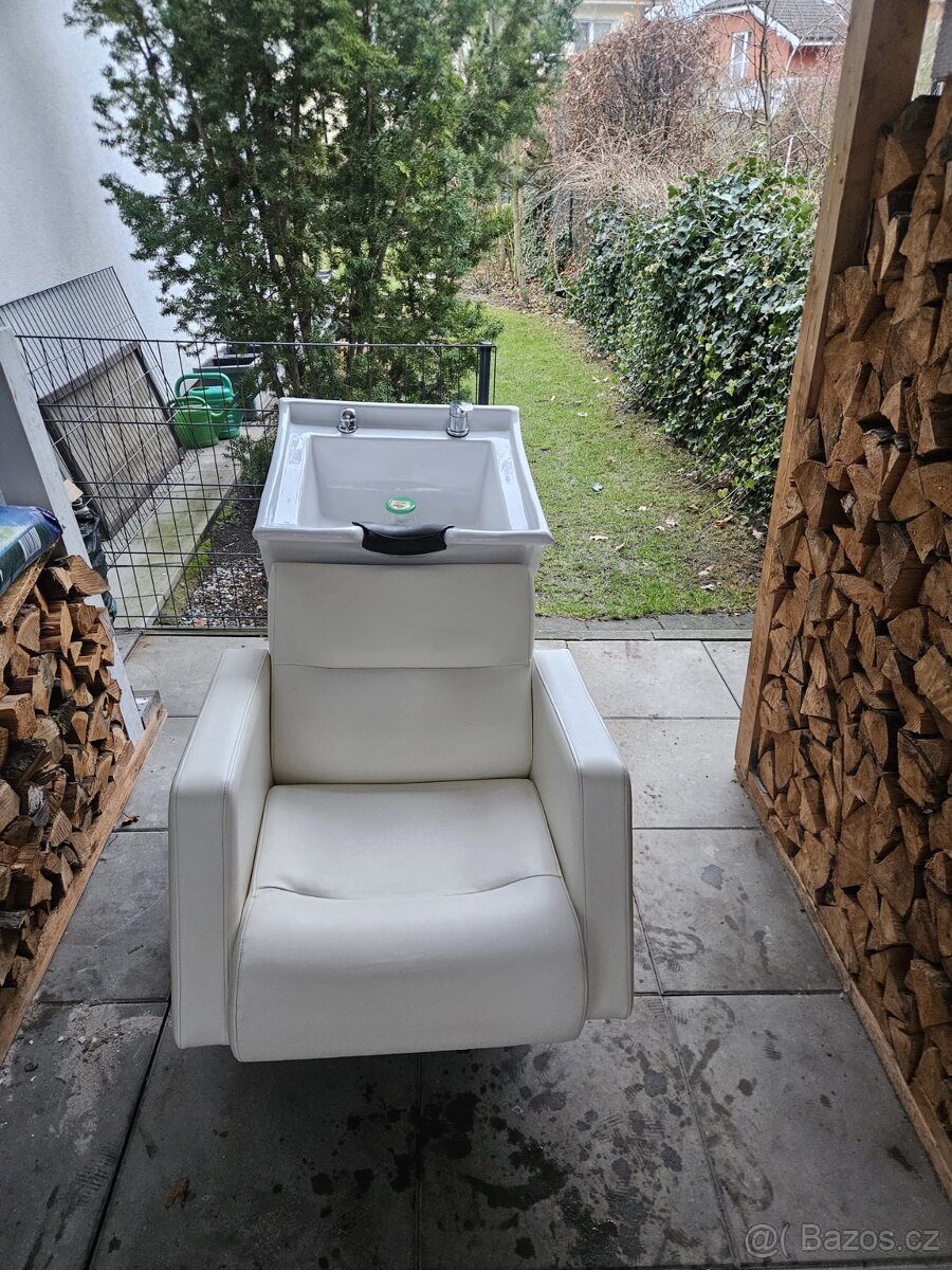 Kadeřnický mycí box