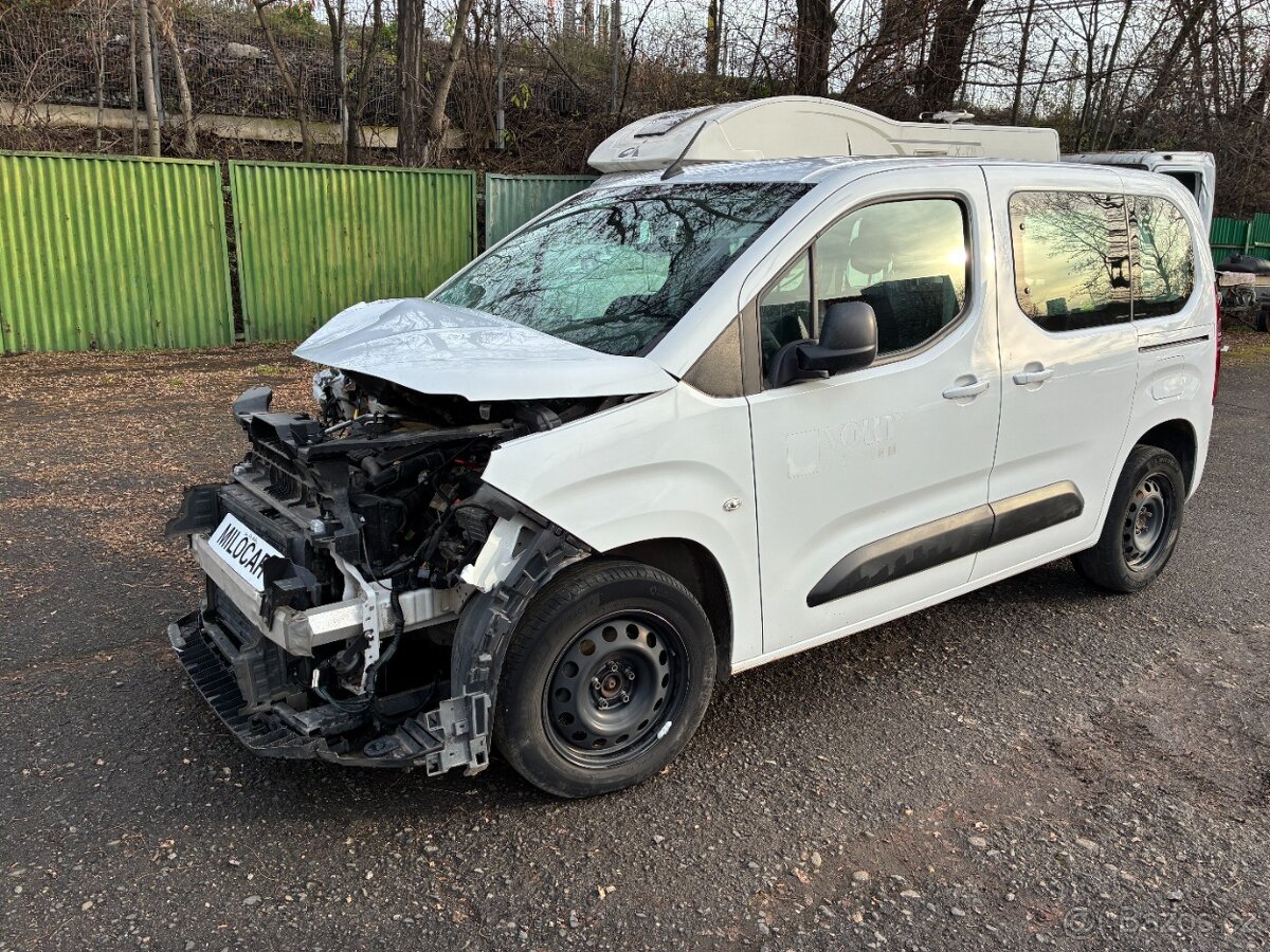 Opel Combo 1.2i Turbo 81KW r.v. 2022 ČR původ DPH