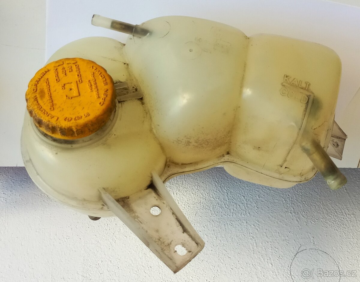 Opel Astra F nádobka na chladící kapalinu expanzní