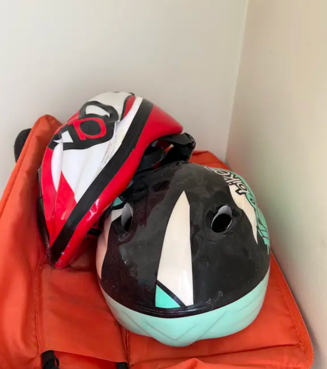 DĚTSKÉ HELMY NA KOLO