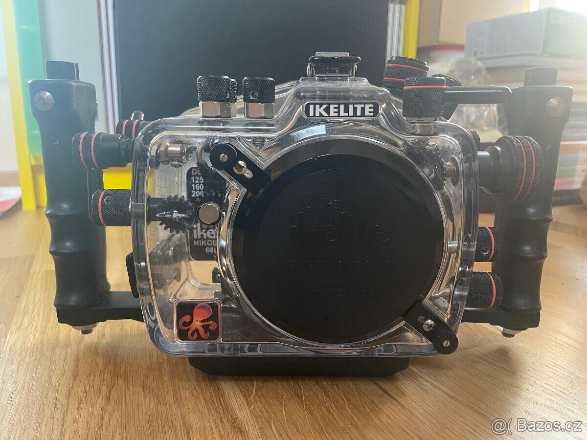 Nikon D300 včetně Ikelite podvodního pouzdra