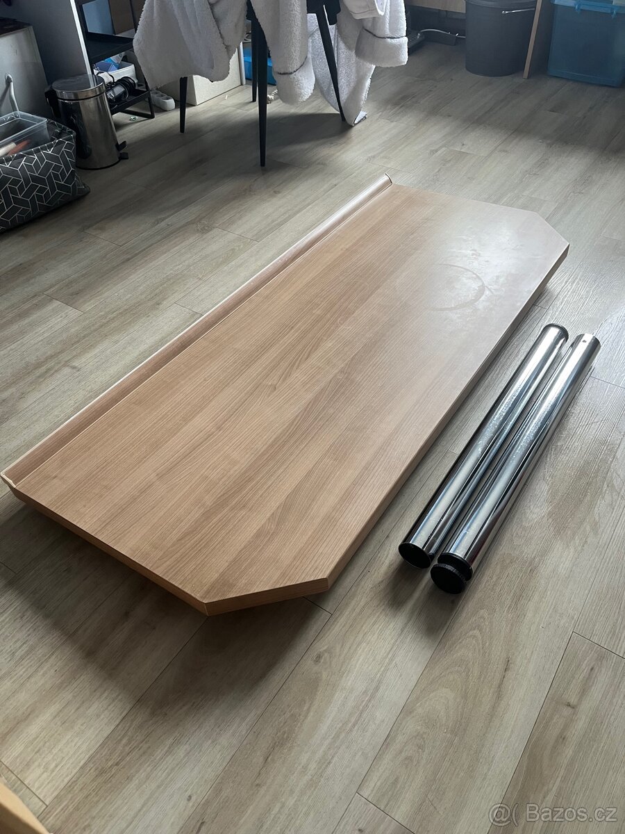 Kuchyňský masivní stůl Egger - Rakousko
