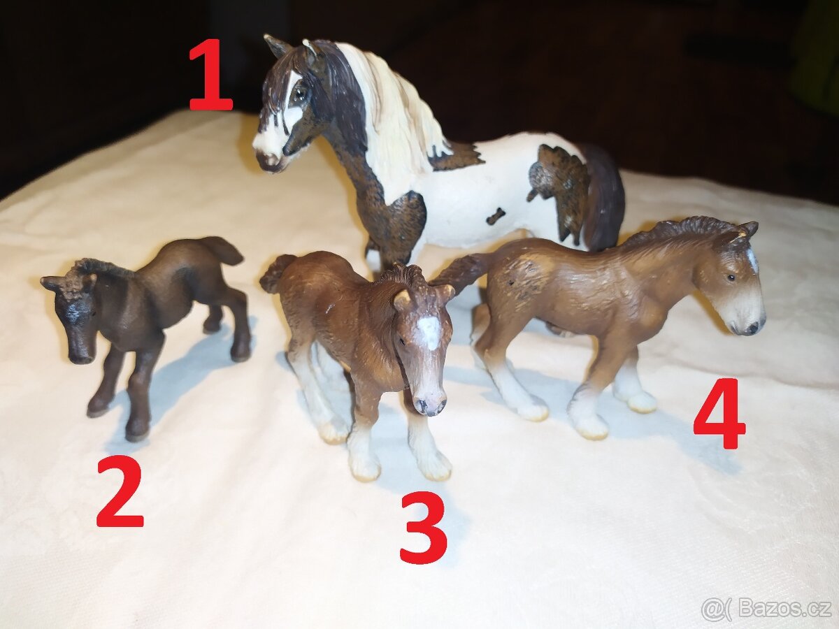 8. Schleich koně Tinkeři + Camarské hříbě