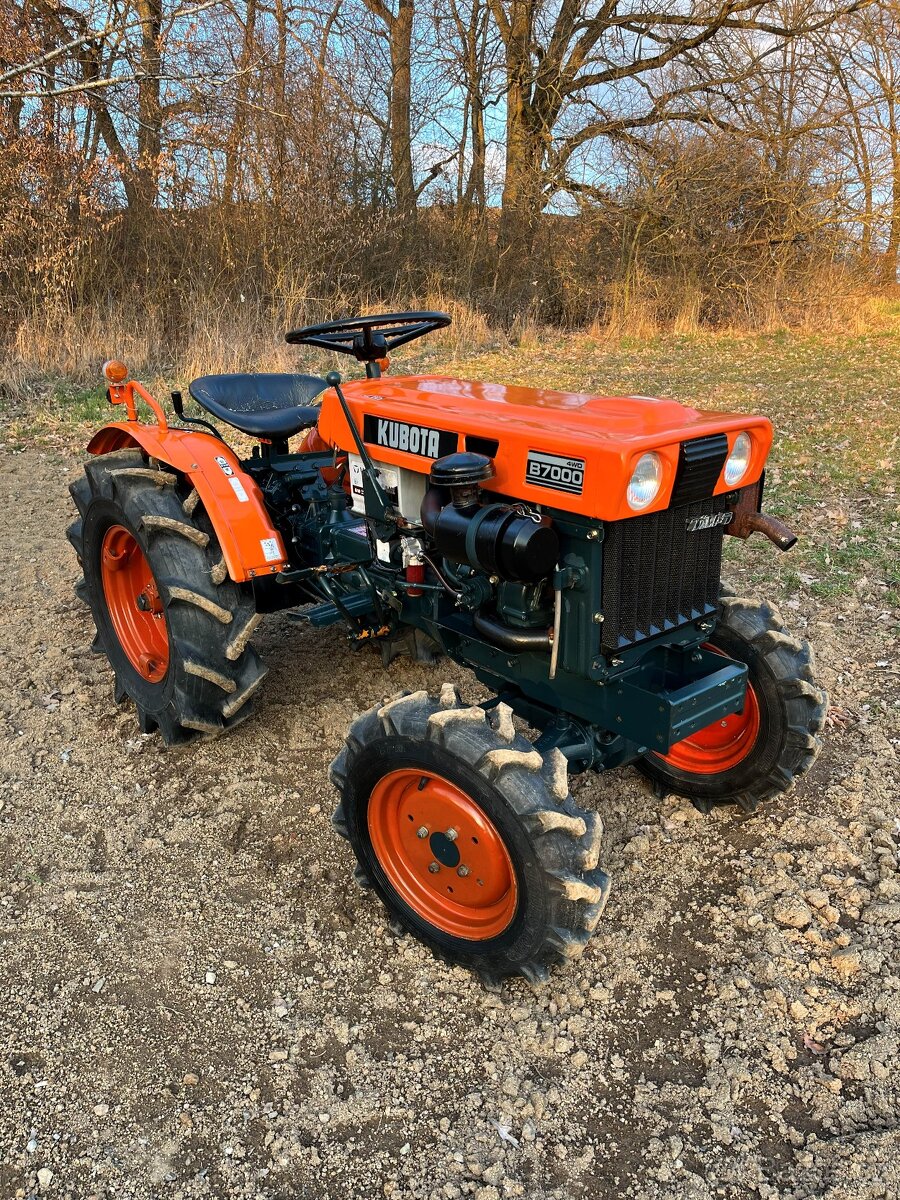 Malotraktor 4x4 Kubota B7000