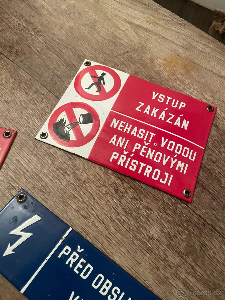 Smaltované cedule