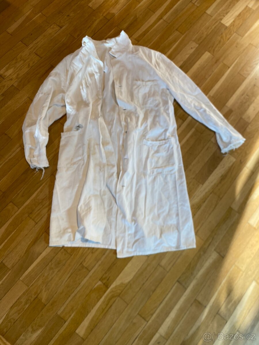 Bílý laboratorní plášť M/L díry