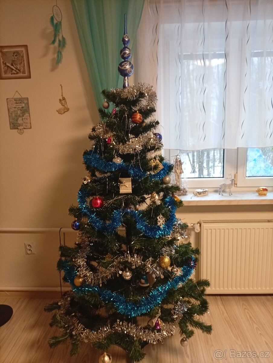 Vánoční stromeček+dekorace, ozdoby