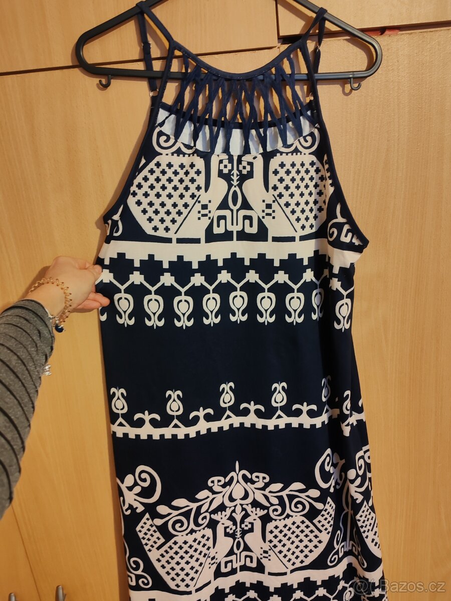 Šaty se vzorem