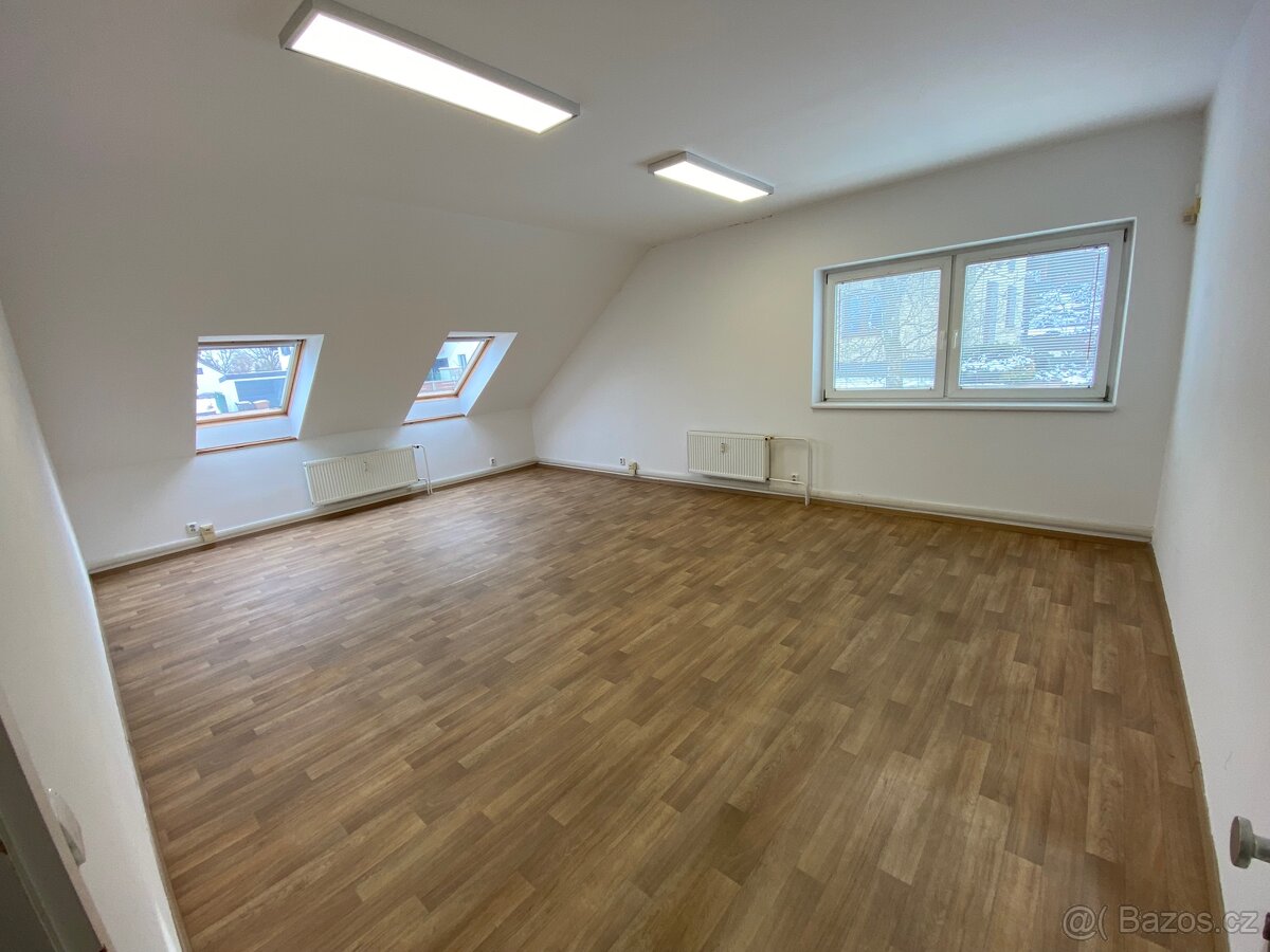 Kancelář k pronájmu - 35 m2 - Kamenice u Prahy