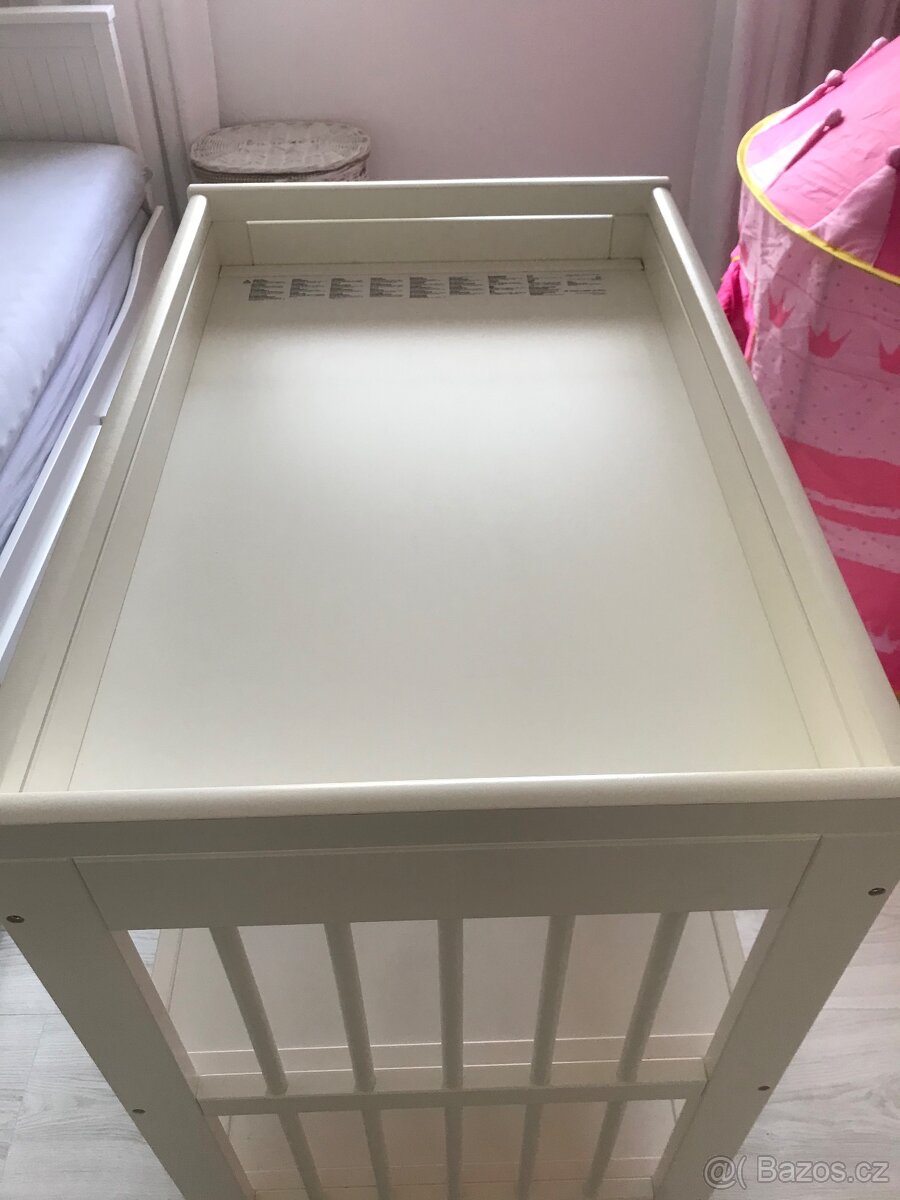 Přebalovací pult Ikea