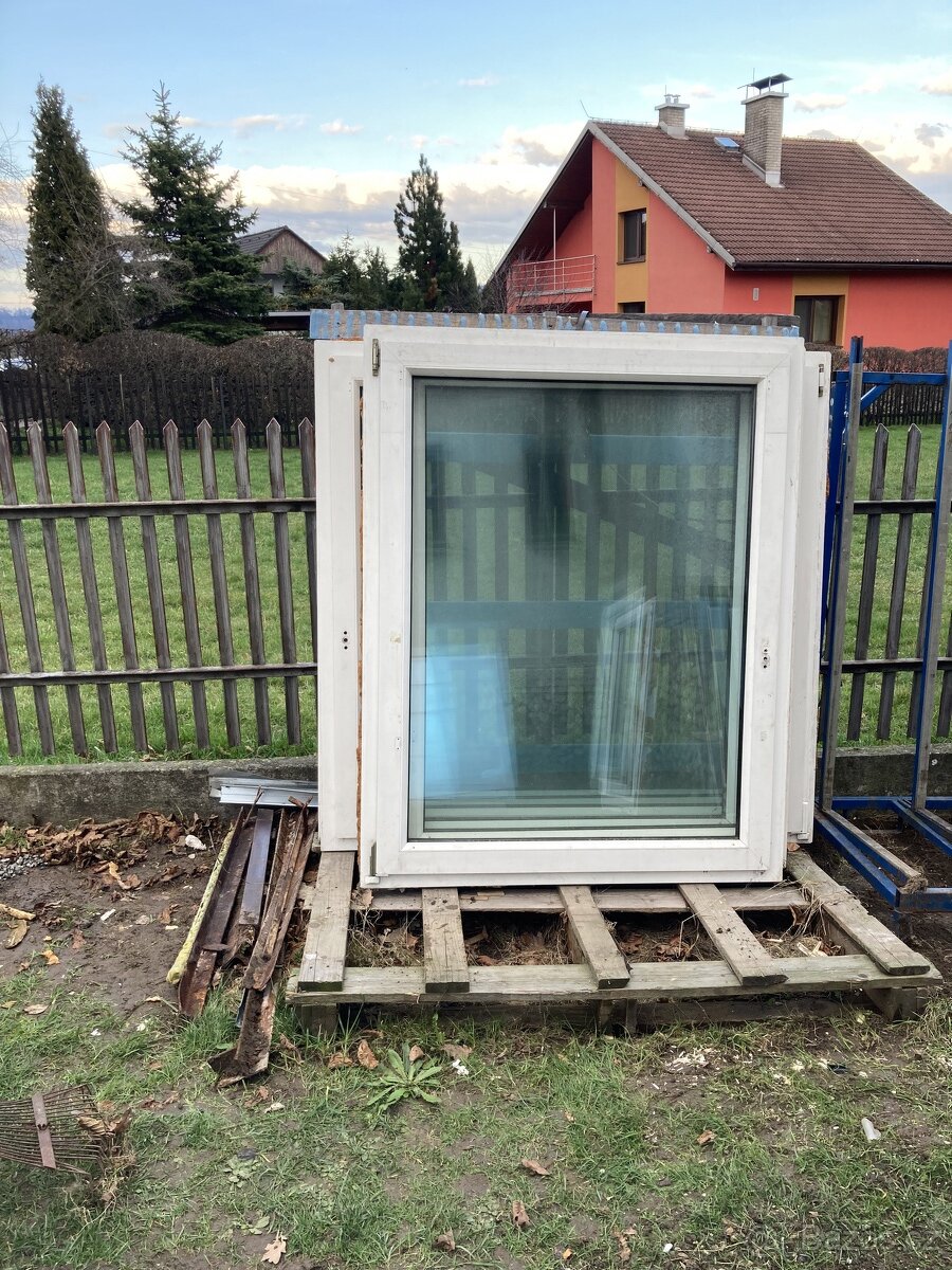 Bílé plastové okno 3ks - 116,5x 147cm