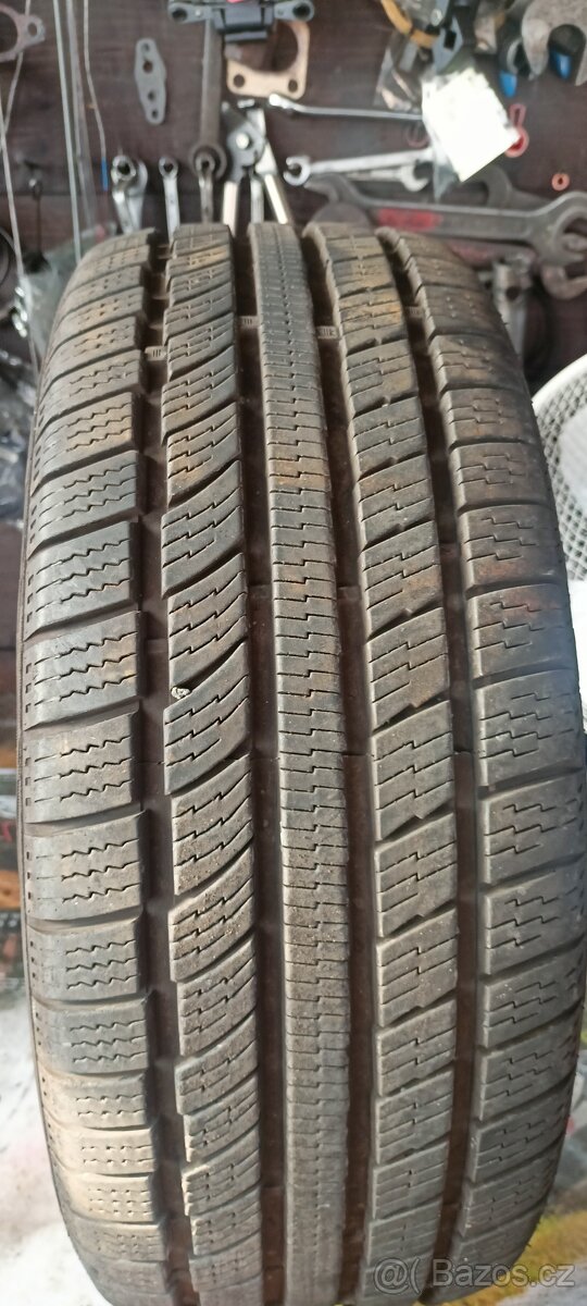 celoroční pneu 195/50 R15